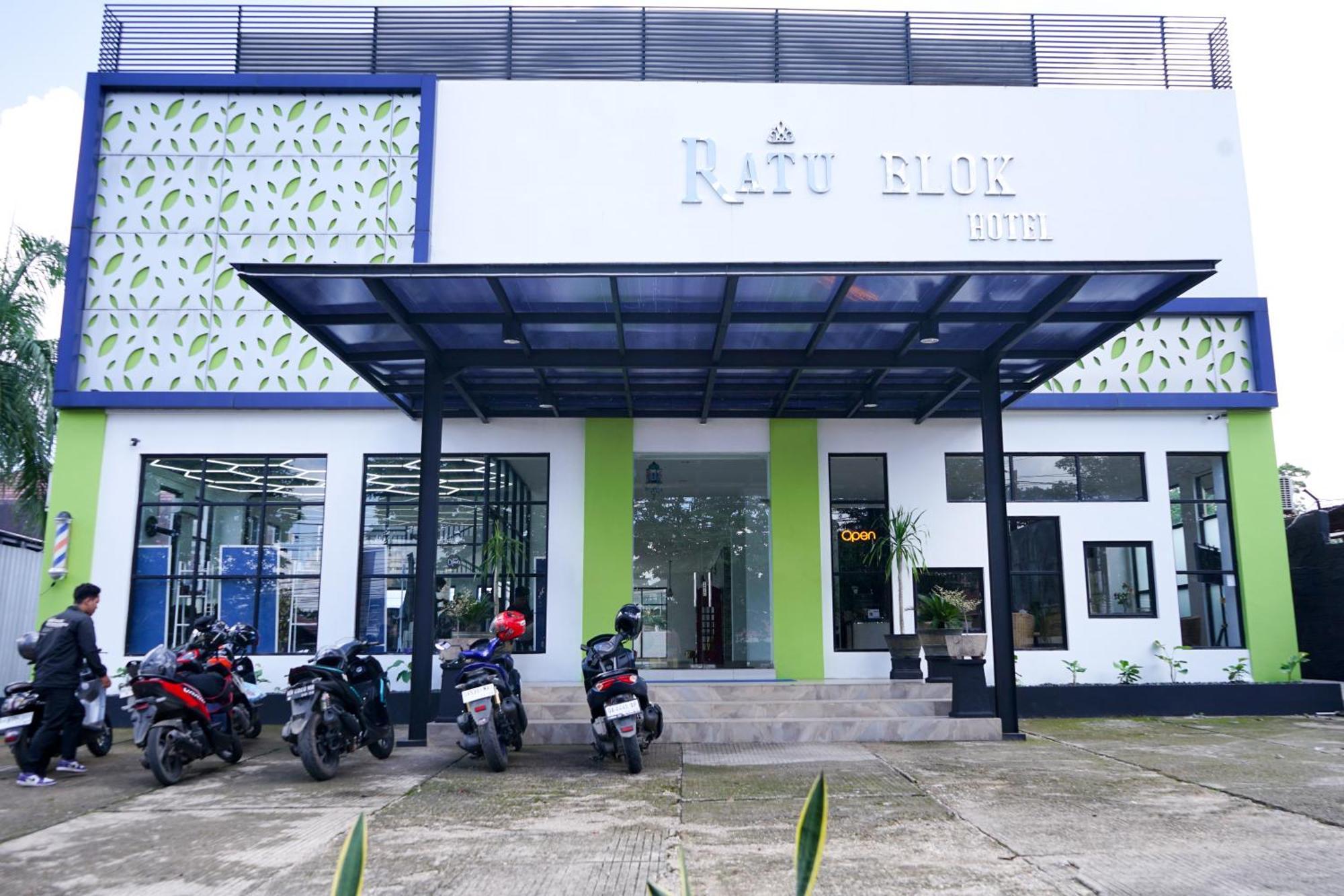 Urbanview Hotel Ratu Elok Syariah Banjarbaru By Reddoorz Martapura  エクステリア 写真