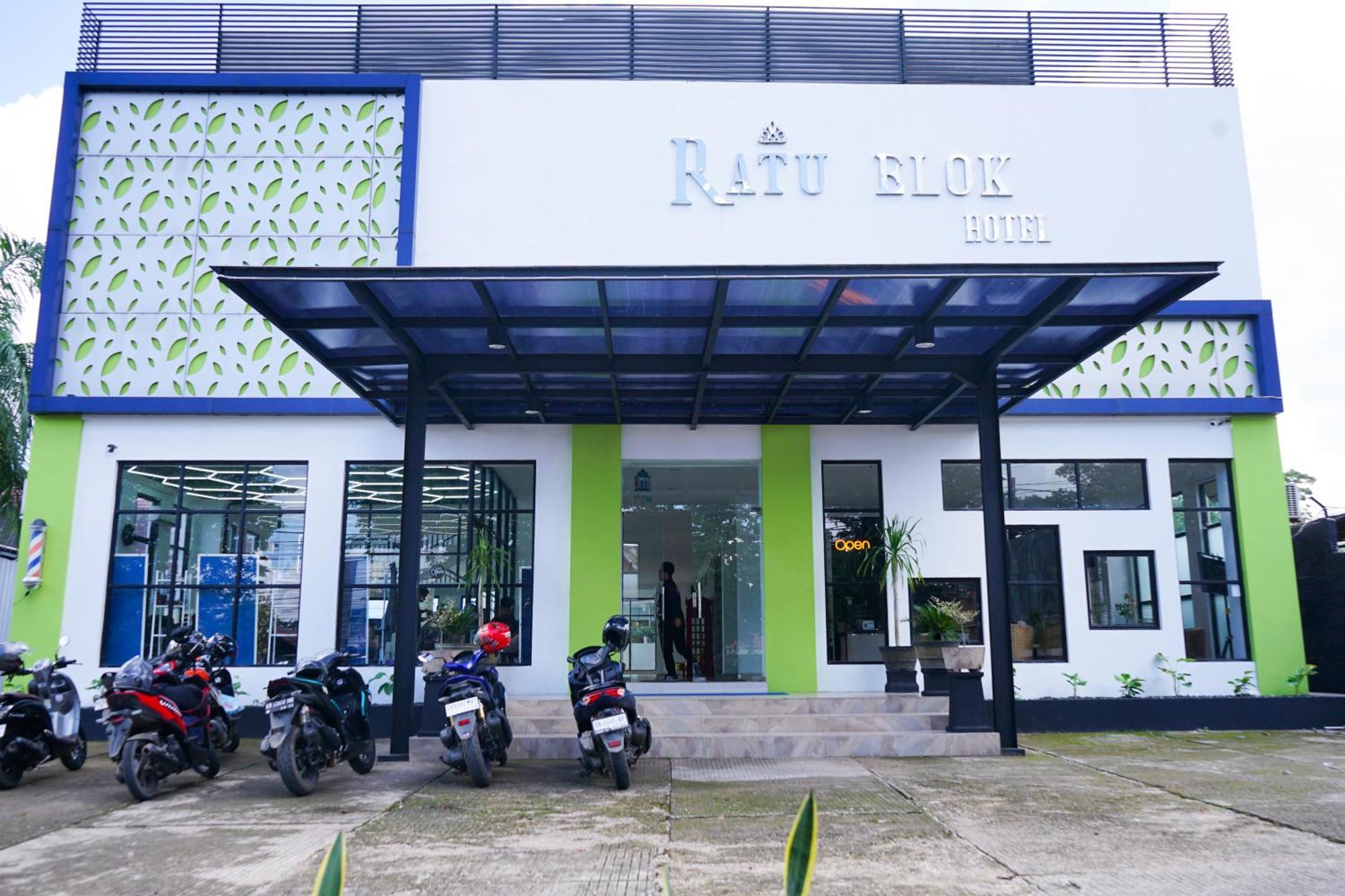 Urbanview Hotel Ratu Elok Syariah Banjarbaru By Reddoorz Martapura  エクステリア 写真